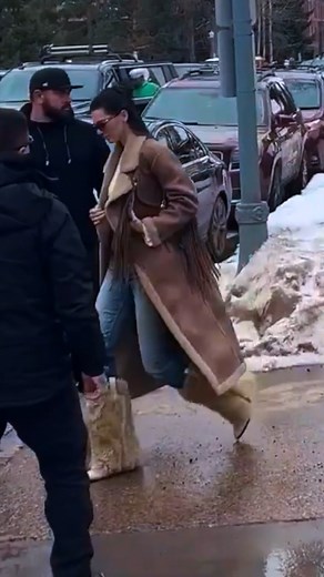 977K views · 219 reactions | Kendall Jenner leaves lunch with friends while wrapping up warm in Aspen. | Meme Girls | Facebook
