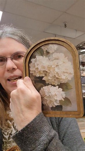 I thought I would take a minute and walk thru how I put this cute smaller display together with one of our new arched prints. It's always rewarding to see things come together. #modernfarmhousestyle #farmhousedecorating #modernfarmhousedecor #summerstyle #handmade #modernfarmhouse #farmhousedecor #primitivedecor #countrydecor #TableLinens Part 2 | Bushel Basket Candle Co., Inc. | Facebook