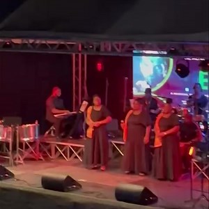 Blessings my #BouyonArmy 🙏🏽 in case you missed the Alwin Bully tribute on Saturday😎 here I am keeping it #XPlicious 💃🏽this one is called #sugarplum 💕 | Carlyn XP