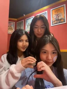 Love kecil buat kamu... Love besar buat Kak Ci Shani tersayang... So sweet Anindya Ramadhani - Michelle 'Michie' Alexandra. #rmx - 🤗😊 | Ve and Friends