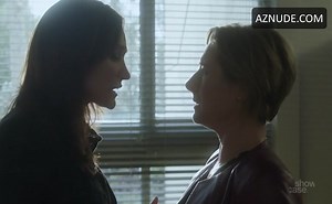 Libby Tanner, Nicole Da Silva Lesbian Scene in Wentworth