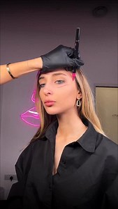 Understanding the anatomy of the malar region changes everything about how you treat the face. After 10 years in practice, this is one of the areas where I see the biggest difference between adding volume and actually creating lift. The malar region isn’t just “the cheek.” It’s a complex intersection of bone, ligaments, fat pads, vessels, and lymphatic flow — all working together to support the midface. You’re dealing with: • the zygomatic bone and its tilt • true and false malar fat pads • reta