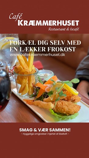 💁‍♀️BYENS LOKALE SPISESTED. Nyd en let og lækker Fiskeret, Mini Tapas, Burger, Steak eller Pizza til frokost.🍽️Spis hos os eller bestil som 🥡Takeaway 💁‍♀️Se vores menukort, åbningstider og bestil bord på: www.cafekraemmerhuset.dk ☎️ 42 96 44 18 Vi glæder os til at byde dig velkommen.🥰#frokost #fisk #tapas #steak #pizza #godmad #godservice #godstemning #restaurant #cafe #cafekraemmerhuset #ebeltoft | Café Kræmmerhuset