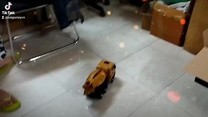 Xe trộn bê tông, xe bồn HuiNa siêu chắc chắn - Chất liệu: Nhựa ABS - Tỉ lệ: 1:18 - Màu sắc: màu vàng - Sóng: 2.4GHz - Thông số pin: 4.8V 300mah - Chức năng: tiến, lùi, rẽ trái, rẽ phải - Khoảng cách điều khiển: khoảng 30m - Kích thước sản phẩm: 11 * 31 * 15cm | Đại Lý Đồ Chơi | Facebook