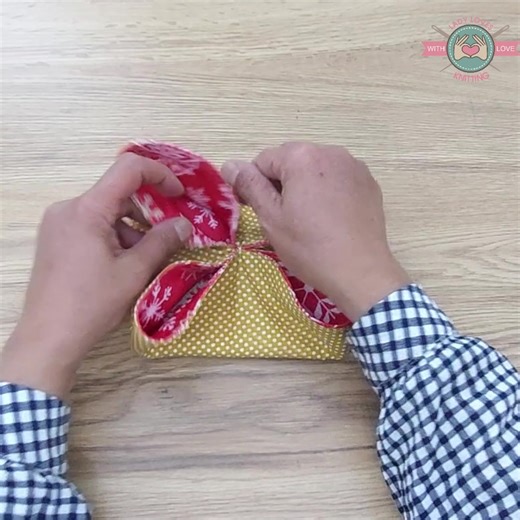 Oh my god😮😍 what an easy and beautiful Christmas tree ornament. #sewing #patchwork | Lady Loves Knitting