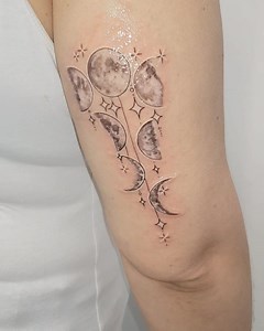 Moon Phases  #moon #moonphasetattoo #moonphases #luna #tattoo #tattooedgirl #inkedgirl #handmadetattoostudio #carpi #ink #art #onmyskin #indelible #finelinetattoo #fineline #stars # | Novytattoo Handmade Tattoo Studio | Facebook