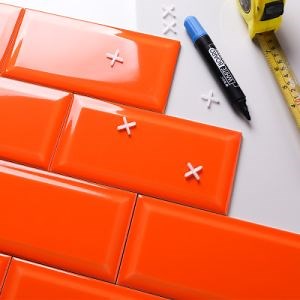 [Hot Item] กระเบื้องสีส้ม 100*200mm กระเบื้องเซรามิกเงาสำหรับผนังในทางเดินทั่วไป 4*8 นิ้ว