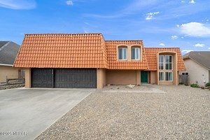 216 Larkspur Dr, Santa Maria, CA 93455 - MLS 25001116 - Coldwell Banker
