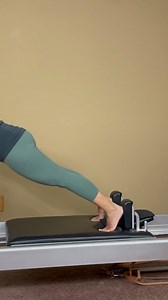 ▪️Move with control and precision, flowing through each movement with complete awareness. . ▪️ Mova-se com controle e precisão, fluindo através de cada movimento com total consciência. . . . @maythereformerbewithyou #pilatesreformer #pilatesinstructor #pilatesbrasil #pilates #pilatesclass #authenticpilateslearningcenter | Authentic Pilates Learning Center