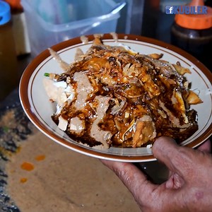 1.2M views · 10K reactions | Satu kota pake nama bapak ini untuk jualan, bapak ini iklhas dan sabar namanya di pake tanpa ijin !! | Teguh Akbar | Facebook