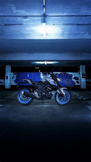 Welcome to the dark side 🖤 De MT‑125 combineert de wendbaarheid van 125 cc met een gedurfd, naked design. Klaar om je aan te sluiten ? ••• Welcome to the dark side 🖤 La MT‑125 combine la maniabilité d'une 125 cm3 avec un design audacieux et épuré. Prêt à rejoindre le mouvement ? #Yamaha #RevsYourHeart #YAMT #DSOJ #DarkSideOfJapan #HyperNaked | Yamaha Motor