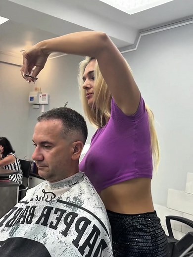 Lady Barber: Innovative Hairstyles and Cuts
