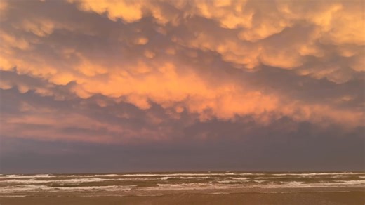 14K views · 592 reactions | Sunset over the beach this evening  Thank you Everyday Beach Life for the video 李 | Padre Island Madre | Facebook