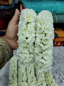 163K views · 1.3K reactions | বিভিন্ন ধরনের গাজরা, হলুদের গহনা, ব্রাইডাল খোপা অর্ডার করতে আমাদের ইনবক্স করুন। | SA Fashion | Facebook