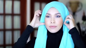 HIJAB TUTORIALThe Easy Wave #AdlinaAnis | Hijab Republic