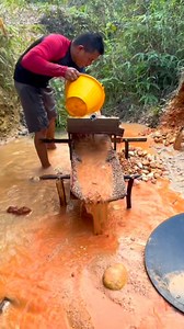 319K views · 1.3K reactions | 1000 grams of pure gold powder can be filtered in this carpet #puregold #goldnuggets #goldhunter #discovery #goldnugget #goldriver #goldmining #goldpanning #goldprospecting #goldrush #golddiscovery #amazingvideo | Nepri Andries | Facebook