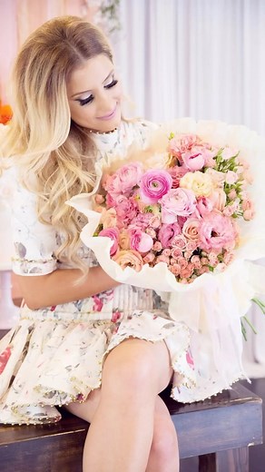 A bold and beautiful bridal shower to inspire you! 🧡 We can’t stop looking at this display of gorgeous poppies in hues of yellow, white, red, and orange. Playful and stunning! Floral Design: @eddiezaratsian Photography: Melody Melikian . . #bridalshower #bridalshowerinspo #bridalshowerdecor #tablescapes #weddingflorals #insideweddings #IW #weddingdecor #weddingdetails #weddingreception #weddingplanner #weddingplanning | Inside Weddings