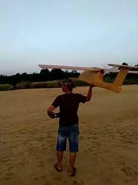 HOW TO LAUNCH A PLANE USING A HAND