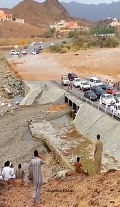 The Scariest moments caught on camera DANGEROUS Natural Disasters! Life is hard, try your best to make is easier #NaturalDisasters #human #dangerous #life | DealsBank | Facebook