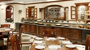 As the monsoon showers, paint the world with vibrant hues and immerse yourself in the lap of luxury only at Ramada Plaza by Wyndham Palm Grove, Juhu. Let the raindrops create a symphony of tranquility as we redefine the meaning of premiumness, making your stay an extraordinary experience! To book, contact us at 022-67371600 or visit us at www.ramadaplaza-juhu.com #ramadaplazabywyndham #ramadajuhu #5starhotels #LuxuryHotel #businesshotel #LuxuryStaycation #LuxuryVacation #premiumsuites #deluxeroo