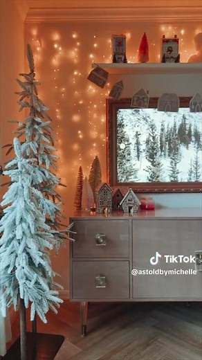 The cutest gingerbread garland made from just a recycled cardboard box, twine, hot glue, and a paint pen?! Decoration perfection. 💯 📷: astoldbymichelle on TikTok #evite #christmasdecor #christmasdiy #diy #christmasgarland #christmastree #christmas #holidays #holidaydecorations #holidaydecor | Evite