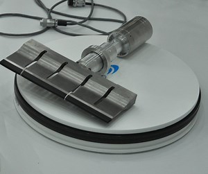 [Hot Item] Ultrasonic Cake Cutter/Table Type Ultrasonic Food Cutting Machine/Ultrasonic Blade with Generator