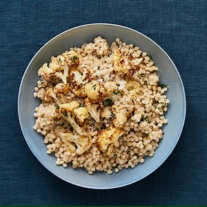 37K views · 90 reactions | Even though cooking from home has me using simpler ingredients, returning to the basics of cooking gives me great comfort and dreaming up recipes with what’s on hand offers a great creative challenge. This cacio e pepe used pantry staples, and still looks and tastes magnificent when substituting other grains or vegetables. | RiceSelect | Facebook