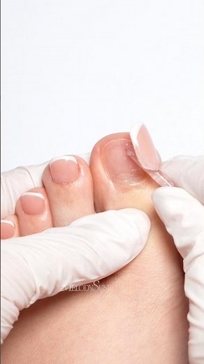 How to remove press-on toenails without the struggle?👣#melodysusie #nails #nailart #nailtech