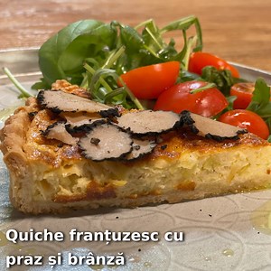 Chef Sorin Gonțea te invită să descoperi o rețetă clasică de tartă sărată. Vezi cum se prepară Quiche franțuzesc cu praz și brânză: https://tinyurl.com/3se892pz | RETETE FEL DE FEL