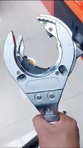 Automatic Ratcheting tube cutter #Tips #Life #Hack #DIY #DIYTips | Rewind Icons