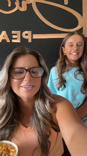 Lunch with my picky eater 🙄 but it was DELICIOUS!! 10/10 on the shrimp bowl Ya Betta Eat Cajun Smokehouse | Darian Green