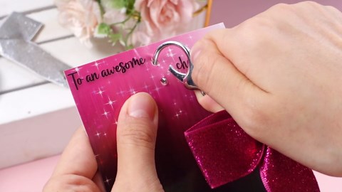 Ferreve 30 Set Cheerleader Gifts Bulk Glitter Cheer Bow Keychains with Cards Rhinestone Cheerleading Keychain Cheer Team Gifts Bulk Cheerleader Coach Gifts for Girls Women