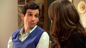 Ignacio advierte a María de la llegada de su desquiciante y conservadora madre