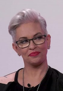 Couched with Carson Kressley S01:E01 - Hilary Farr & Kelli Ellis