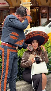 Ayuda y Sombreros en el Parque