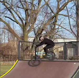 @joey15bagz is a madman 😵‍💫 That 720 was almost over-rotated he spins so fast. Joey has a new Q&A video on our YouTube channel you should definitely check out if you haven’t already -> https://youtu.be/0DQyY-GD9jU #bmx #danscomp #danscompproteam #colonybmx | Dan's Comp