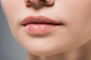Lèvres sèches et gercées : que faire pour les hydrater rapidement ?
