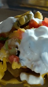 「トルティーヤチップを使ったナチョスチーズトッピングのスコーピング」の動画素材（ロイヤリティフリー）3906619511 | Shutterstock