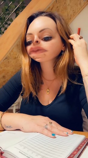 « Oui, je suis esthéticienne, manager… mais pas comptable 😅💸 Entre votre bien-être, la gestion de l’équipe et les plannings, Excel me demande beaucoup trop de compétences ! » Et vous, pensiez-vous qu’en tenant un institut on savait tout faire ? 😏 Dites-moi si vous vous reconnaissez… ou si vous connaissez quelqu’un dans le même cas ! 📍 L’Instant By Maéva – Saint-Avertin ✨ Soins, spa & (beaucoup trop) d’aventure administrative #InstantByMaéva #VieDeGérante #EsthéticienneMaisPasComptable #Humou