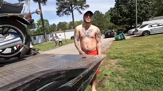 He ignored the tow warning for 6 days, then begged for 1 more hour when consequences arrived