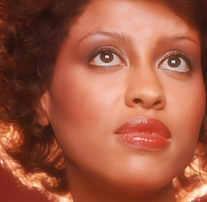 The lyrics!!! The harmony!! 🔥🔥🔥 "The Love Too Good To Last", co-written by Burt Bacharach, Carol Bayer Sager and Peter Allen is from the "Can't We Fall In Love Again" album. Jean Carne accompanied Phyllis, Krystal Davis and Janet Wright on backing vocals. Sonny Burke on keys. Tickle those ivories, sir!! #phyllishyman #barefootsiren #torchsongdiva | Phyllis Hyman