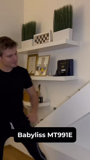 Babyliss MT991E – універсальний набір для стрижки, який подбає про ваш образ. Титанові леза, водонепроникний корпус, до 300 хв роботи без підзарядки та 11 гребенів у комплекті – все для ідеального догляду за зачіскою, бородою та тілом, вдома чи в подорожах. ✨ Професійна якість у ваших руках. | BaByliss Paris Україна