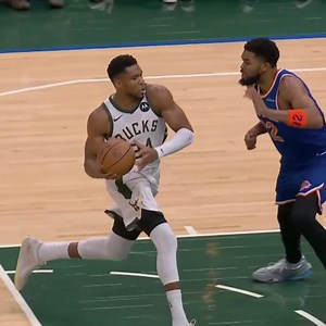 Robert Bethea, Laronja OWens I know I'm old skool but this is why I can't get into the NBA as much anymore. Are you guys telling me this isn't a blatant travel? | Jeff L Carter