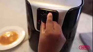 With the Defy Airfryer you can confidently cook crispy-crunchy, tasty, satisfying meals fast, with just a touch of oil. The mid-year holidays start next week and don't stop coming until May. Here's a quick recipe for Crispy Chicken Caesar Road Trip Wraps that's sure to make this year's road-trip meal prep quick, easy and delicious. INGREDIENTS 1/2 c lime juice 1/4 t smoked paprika 1/2 t cumin 1/4 t chili powder 2 cloves garlic 1/4 c oil 1 lb chicken breast 4 wraps 8 slices cheddar cheese 4 leave