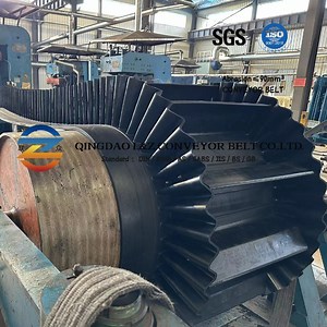 [Hot Item] Chinese Large Inclination Skirt Rubber Sidewall Conveyor Belt Suitable for 0-90 Degree Conveying