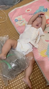 9.3K reactions · 30 shares | Đi ra ngoài vào cái thấy nằm đạp miến rồi. Các bác mua miến rong giúp gia đình nhà con nha #GiadinhBanhMi #mienrong #mienrongsoito | Hùng Râu | Facebook