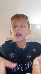 Matheo Autiste mon combat 🩵 🧡 💔 La Dette de Sommeil : Ma Réalité de Maman Solo Aujourd'hui, mon corps crie l'épuisement. Et je sais que je ne suis pas seule à vivre ça. Cette nuit, Mathéo, mon guerrier, s'est enfin apaisé à 1h du matin. Il était déjà réveillé à 5h. Ce sont 4 petites heures de sommeil – une durée qui est ma triste norme, pas l'exception. Depuis bientôt 8 ans, je cumule une dette de sommeil. Huit années de nuits blanches et de nuits courtes, sans jamais de répit. Être la mère s