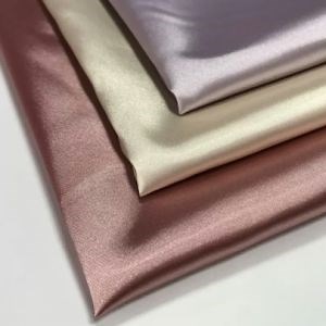 [Hot Item] 100GSM Dyed Satin Silk Woven Polyester Fabric for Nightwear