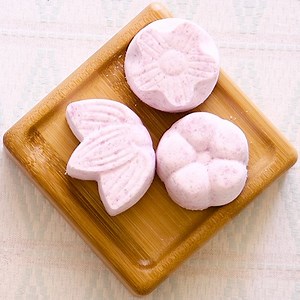 Bath time is the bomb with these DIY Fizzy Bath Bombs! Full tutorial: http://thrv.me/J2Xt9L | Thrive Market