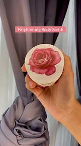 How to apply WAWA Shower & Bath Essentials ?? 1. Wet your hands 2. Apply brightening body scrub 3. Rub gently to your skin 4. Leave it for 2 minutes 5. Rinse with water gently 6. Apply refreshing shower gel 7. Rub gently with WAWA loofah 8. Rinse and dry with towel Then u will see the different !!! Enjoy your WAWA ESSENTIALS girls 🛁🚿 #wawacosmeticshq #wawashowerandbathessentials #wawajapaneserose #wawacherryblossom #pakaiwawabarulahlawa | Wawacosmetics HQ